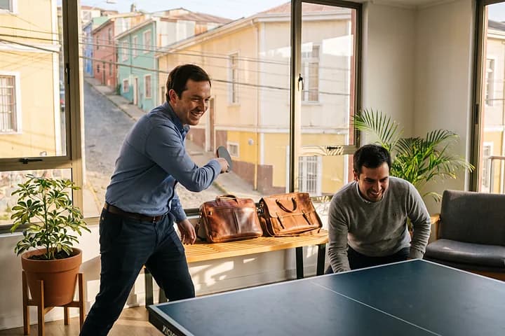 Matías S. — Matías ya cerró lo suyo y se queda un rato jugando ping pong.
